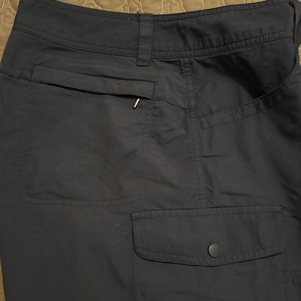 Women’s Columbia shorts size 10, like newborn wants navy blue - Picture 5 of 6